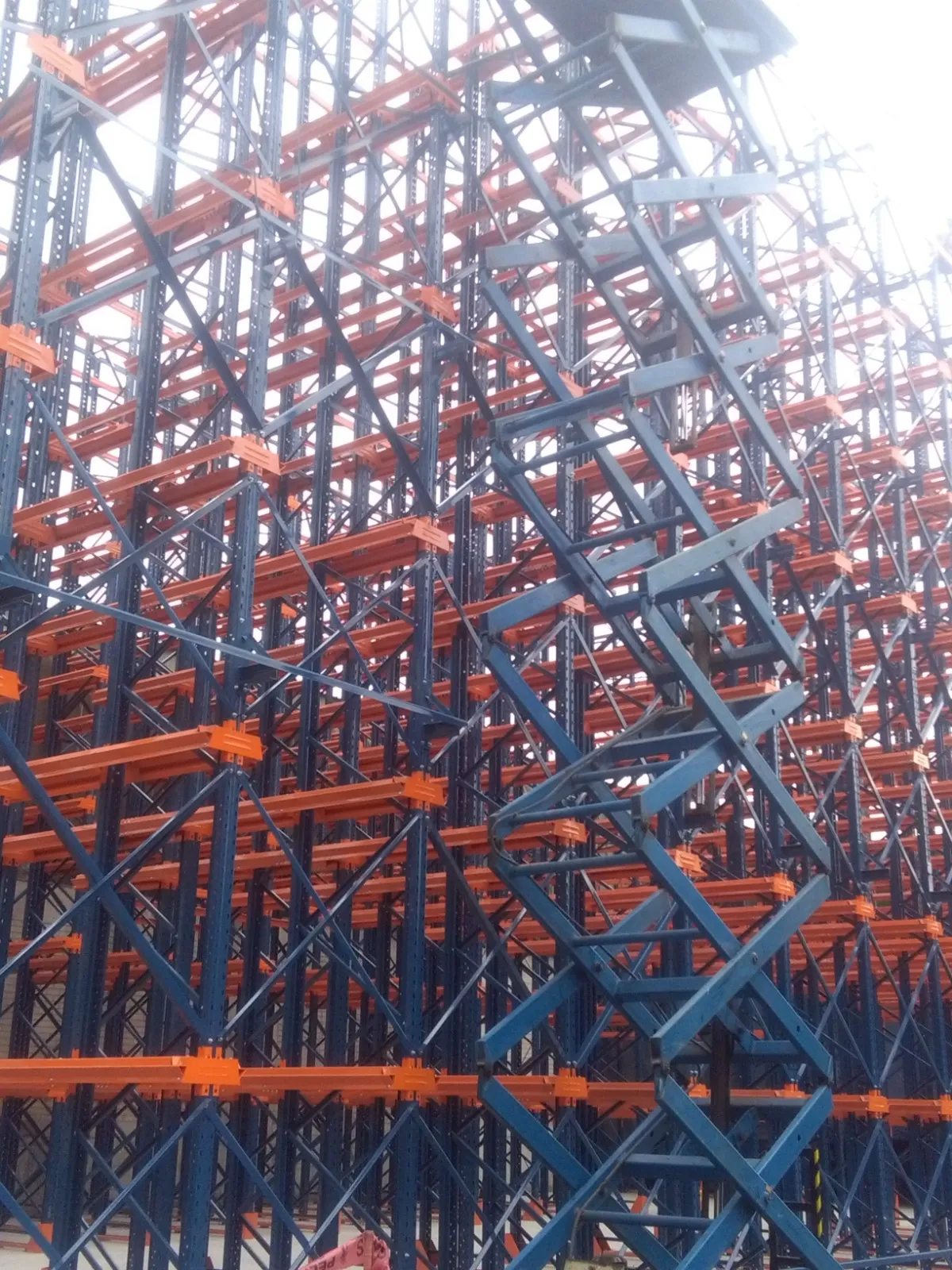 Diseño e instalación de sistemas de almacenamiento industrial y racks