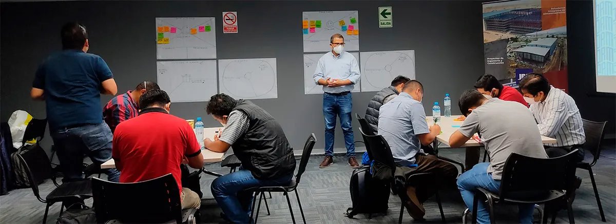 Capacitación técnica sobre seguridad en racks industriales y almacenamiento