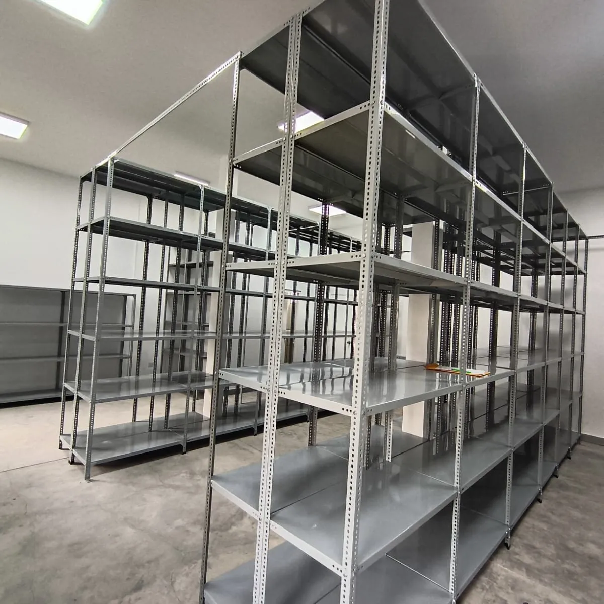 Instalación de ESTANTERÍA METALICA FIJA - R&A Racks Perú