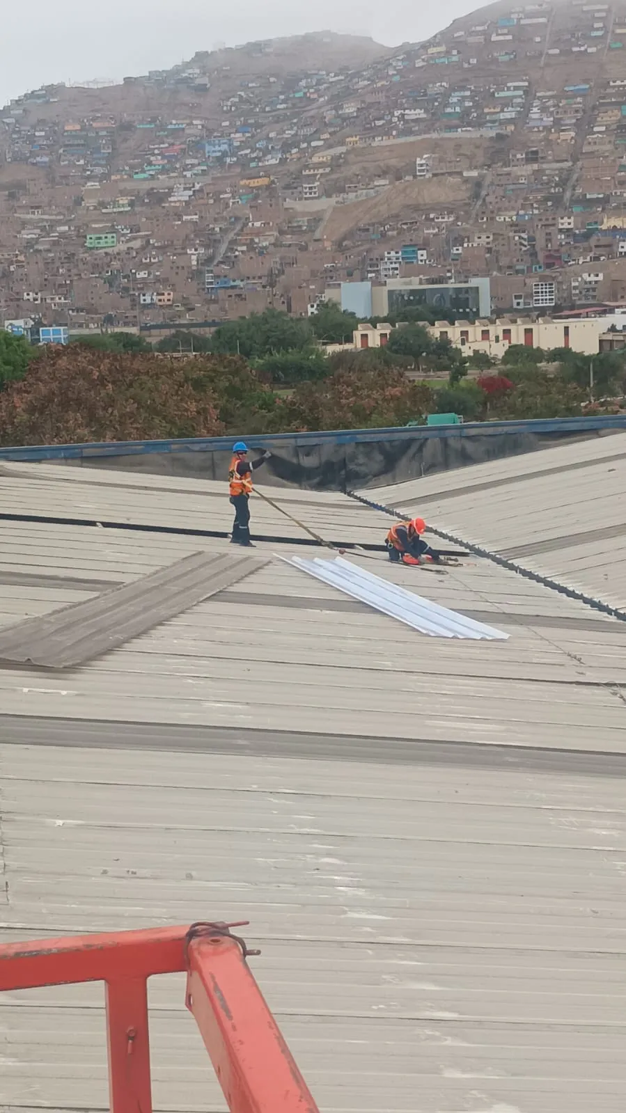 Servicio preventivo y correctivo de mantenimiento de techos industriales