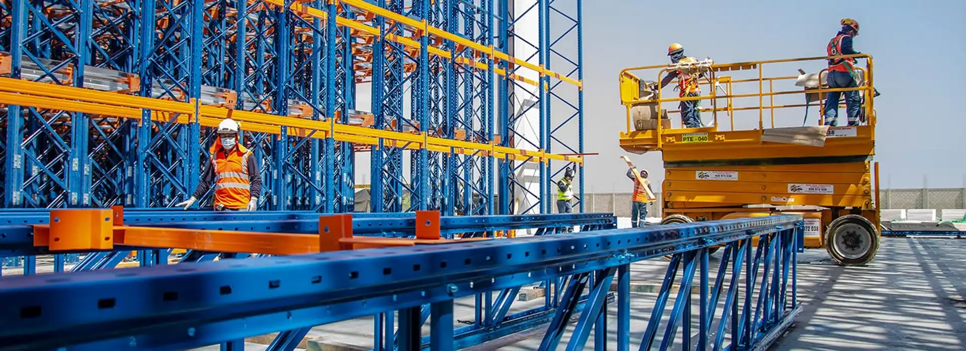 Equipo de ingeniería y soluciones de almacenamiento industrial