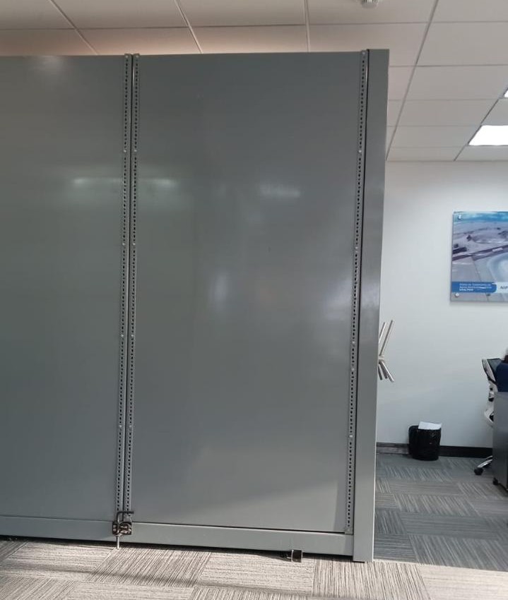 Sistema de almacenamiento: ESTANTERÍA METALICA MOVIL