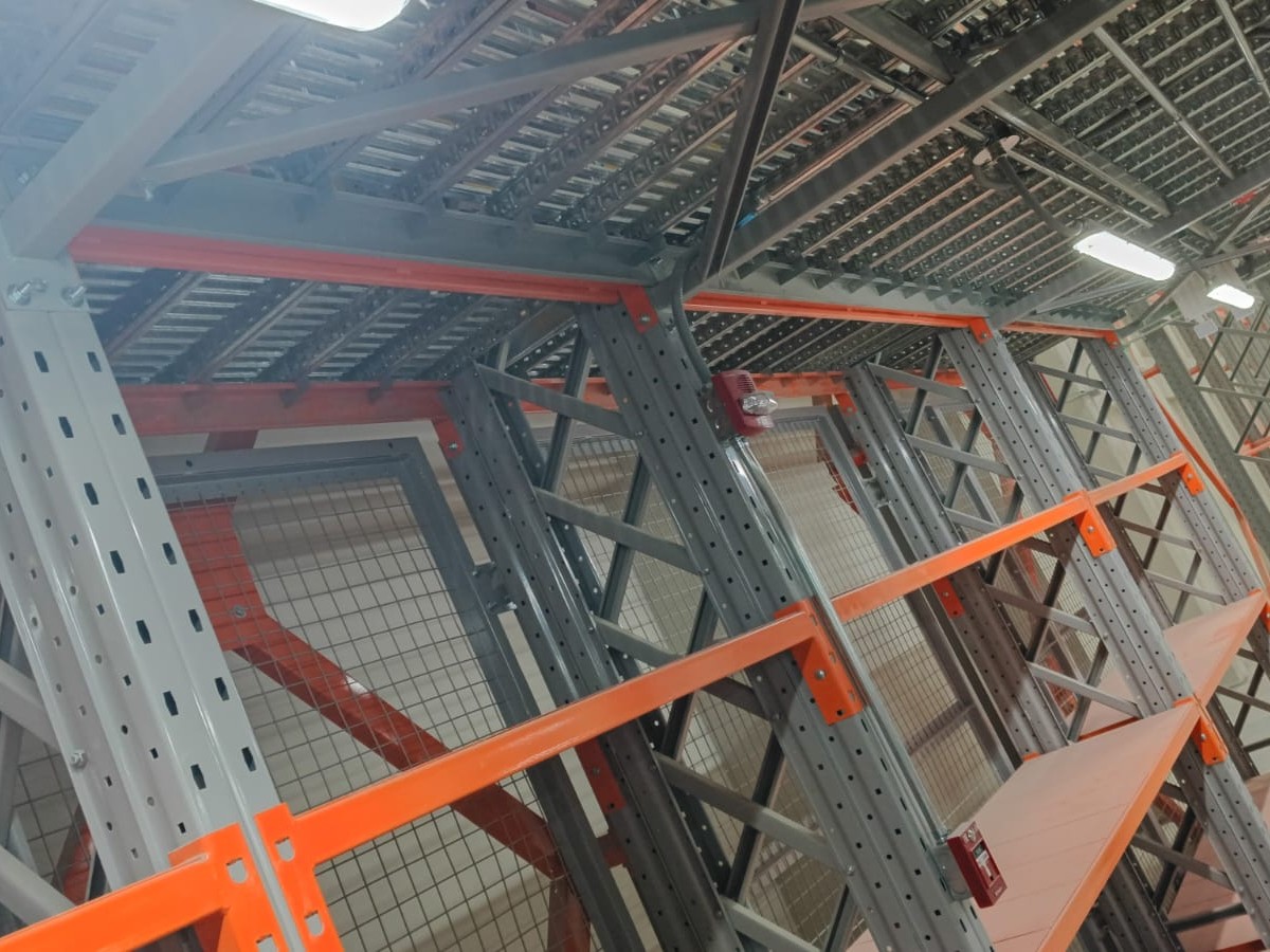 Sistema de almacenamiento: ENTREPISO RACK / ESTANTERIA